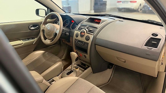 Renault Megane 13 of 17