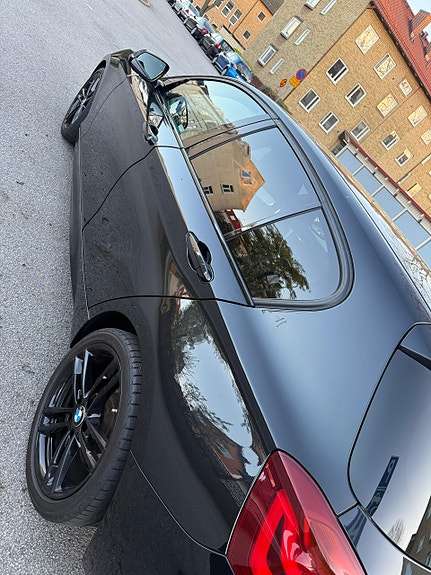BMW 118i 3 of 5