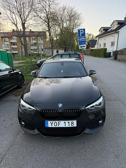 BMW 118i 4 of 5