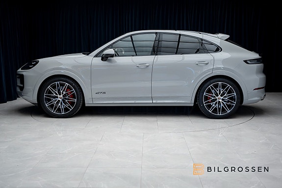 Porsche Cayenne 2 of 5