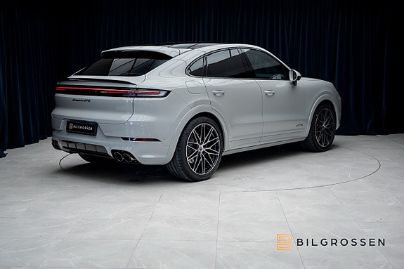 Porsche Cayenne 5 of 5