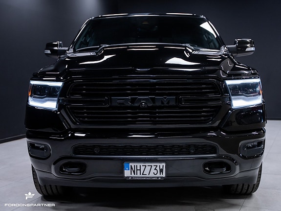 Dodge RAM 1500 2 of 5