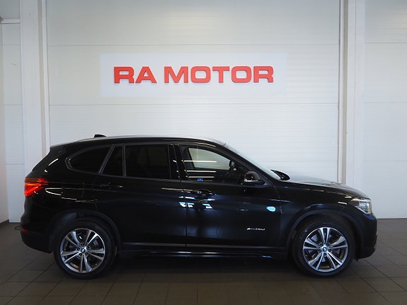 BMW X1 4 of 5