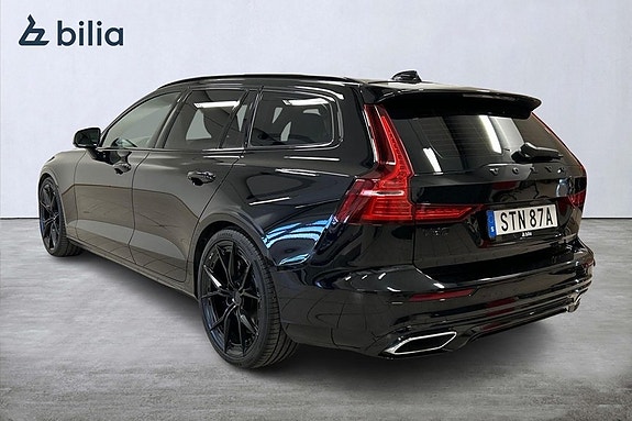 Volvo V60 2 of 5