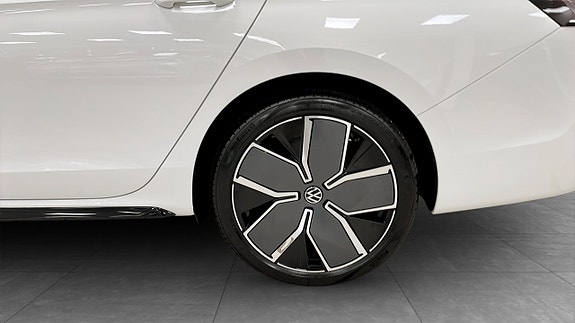 Volkswagen Passat 6 of 16