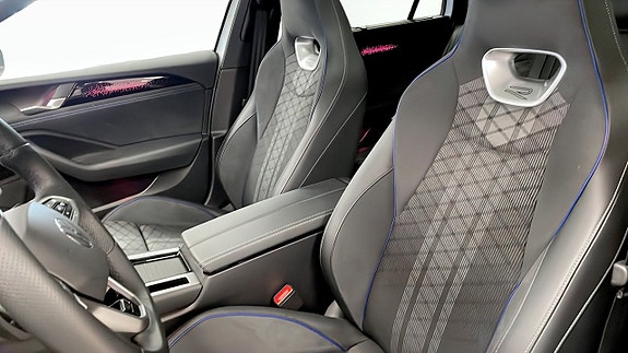 Volkswagen Passat 8 of 16