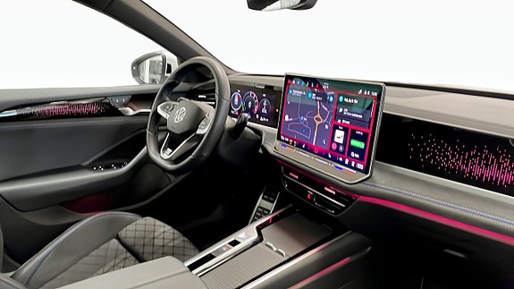 Volkswagen Passat 12 of 16