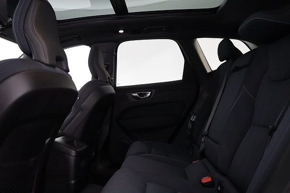 Volvo XC60 10 of 17