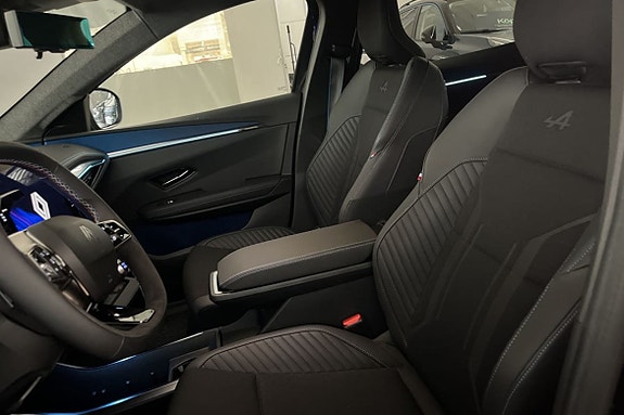Renault Scenic E-Tech 6 of 8