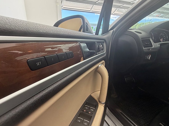 Volkswagen Touareg 18 of 23