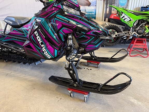 Polaris PRO RMK 800 36" Framvagn/ Skinz Bågar / NY matta 750:-/ Mån Frakt -17 3 of 12