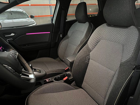 Renault Captur 5 of 16