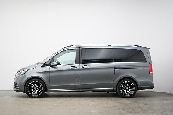 Mercedes-Benz V300 3 of 5