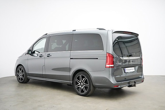 Mercedes-Benz V300 4 of 5