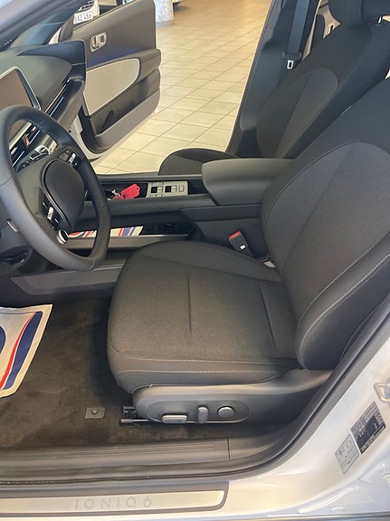 Hyundai Ioniq 6 7 of 8