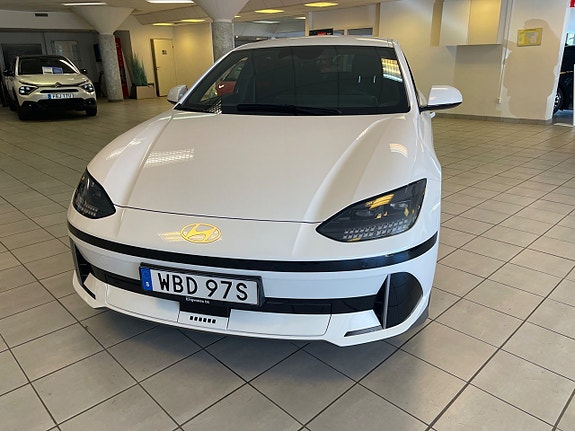 Hyundai Ioniq 6 2 of 8