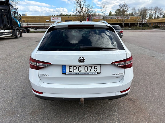 Skoda Superb 3 of 5