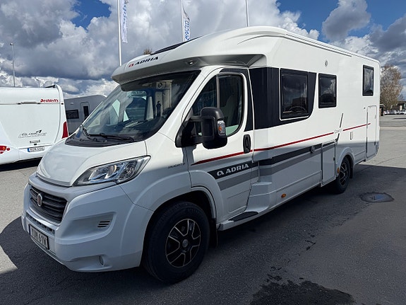 Adria Coral 670 SL 3 of 17