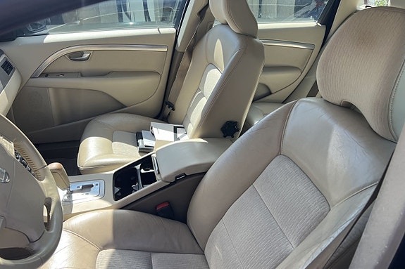 Volvo V70 11 of 26