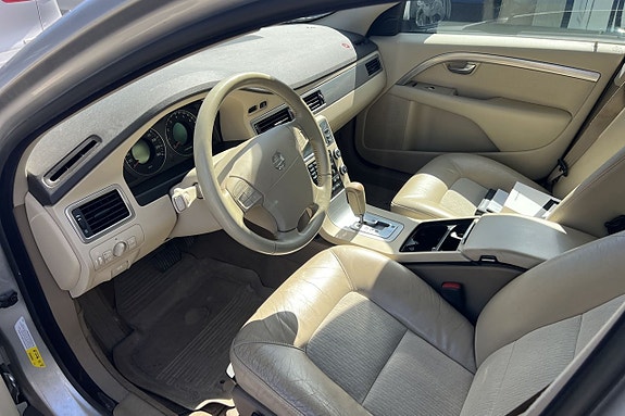 Volvo V70 10 of 26