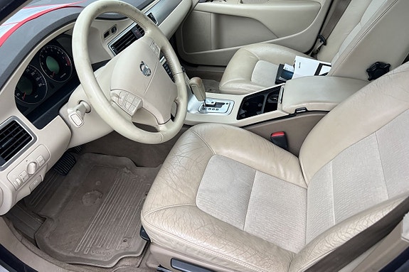 Volvo V70 17 of 26