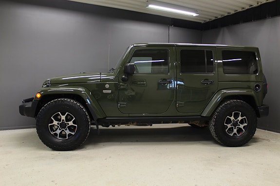 Jeep Wrangler Unlimited 3 of 5