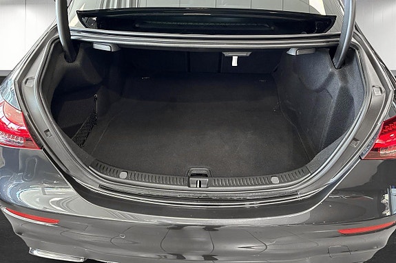 Mercedes-Benz E220 12 of 13