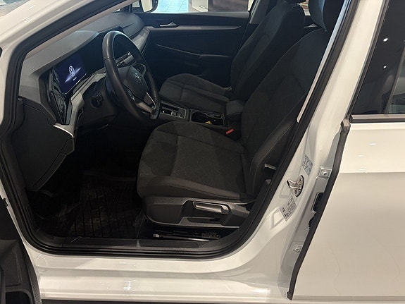 Volkswagen Golf VIII 2 of 14