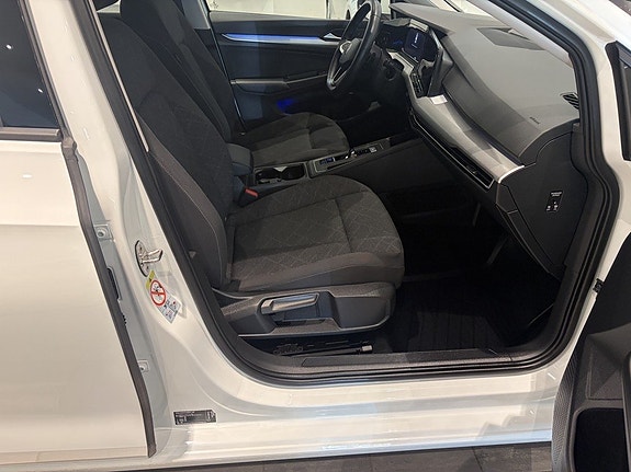 Volkswagen Golf VIII 9 of 14