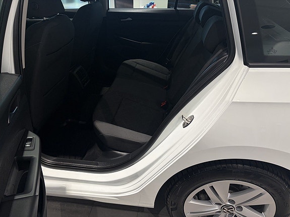 Volkswagen Golf VIII 3 of 14