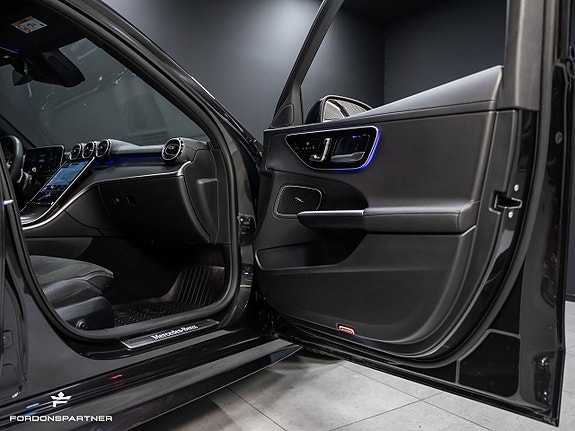 Mercedes-Benz C300 25 of 30