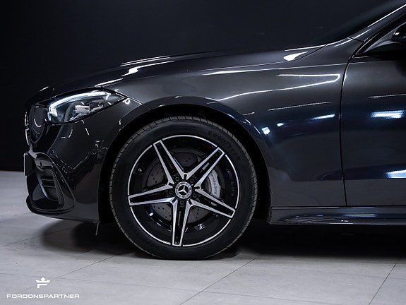 Mercedes-Benz C300 3 of 5