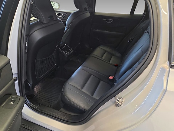 Volvo V60 Cross Country 11 of 12