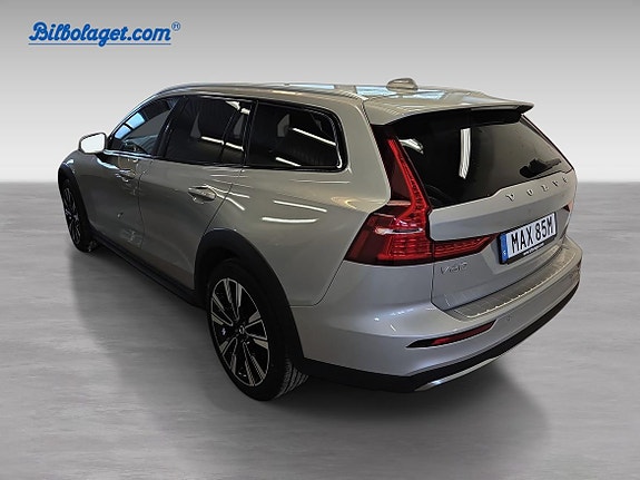Volvo V60 Cross Country 7 of 12