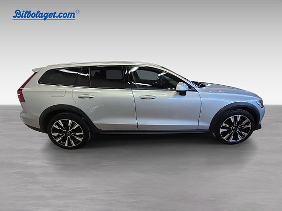 Volvo V60 Cross Country 8 of 12