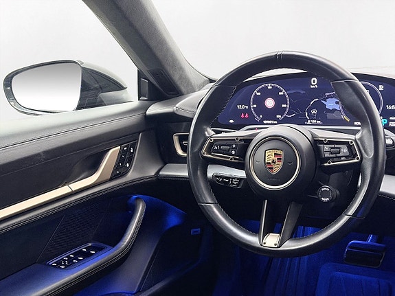Porsche Taycan Turbo 21 of 30