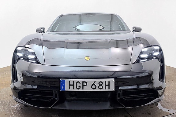 Porsche Taycan Turbo 3 of 5