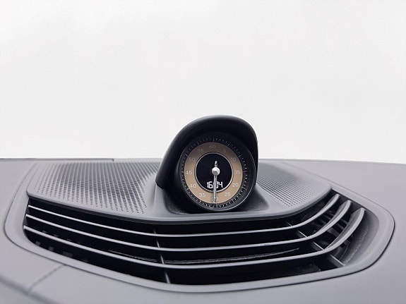 Porsche Taycan Turbo 28 of 30