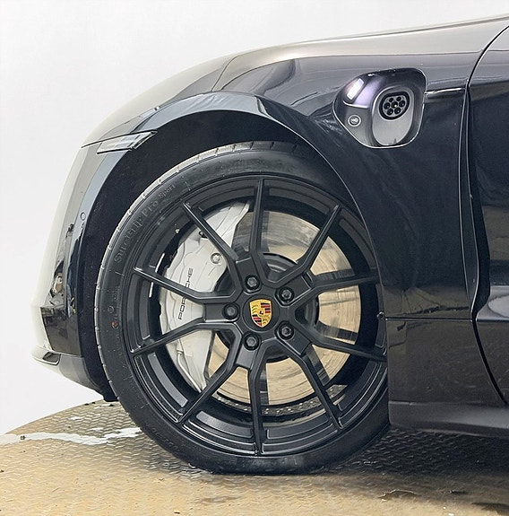 Porsche Taycan Turbo 12 of 30