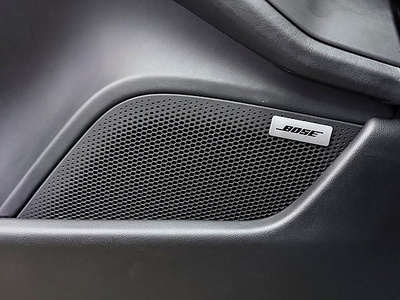 Porsche Taycan Turbo 18 of 30