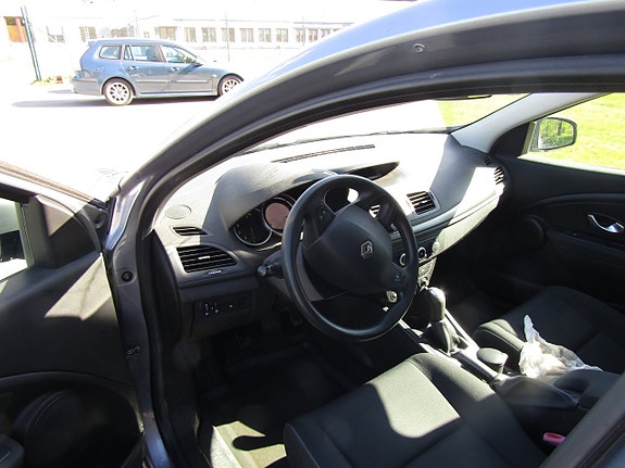 Renault Megane 12 of 14
