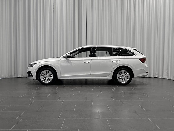 Skoda Octavia 2 of 5
