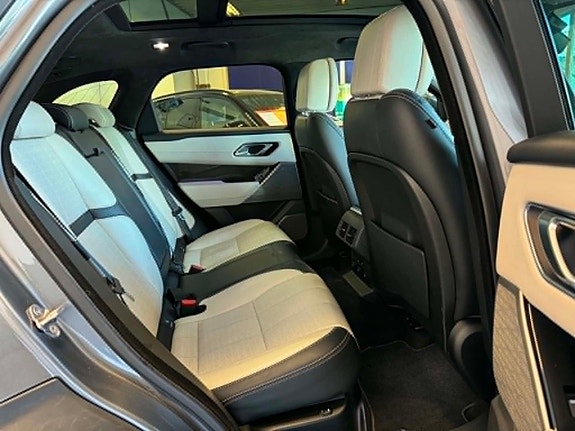 Land Rover Range Rover Velar 11 of 30