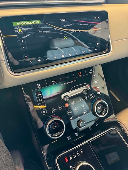Land Rover Range Rover Velar 16 of 30