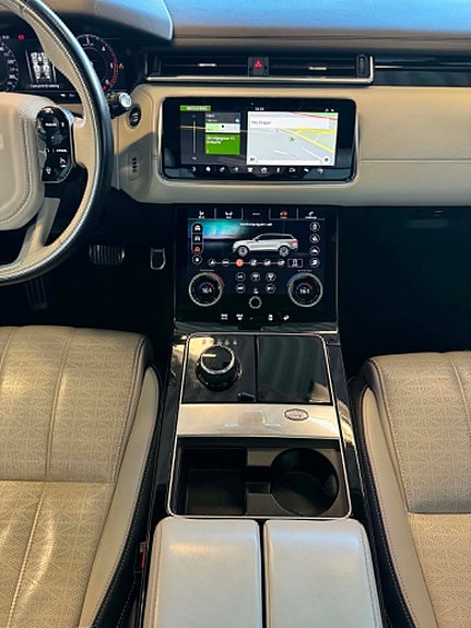 Land Rover Range Rover Velar 14 of 30