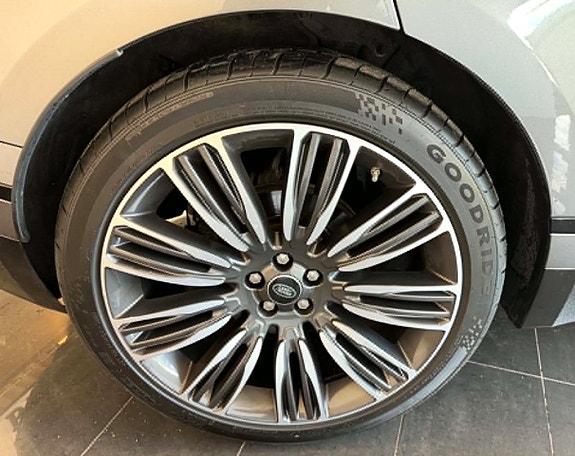 Land Rover Range Rover Velar 26 of 30