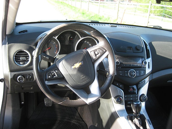 Chevrolet Cruze 13 of 14