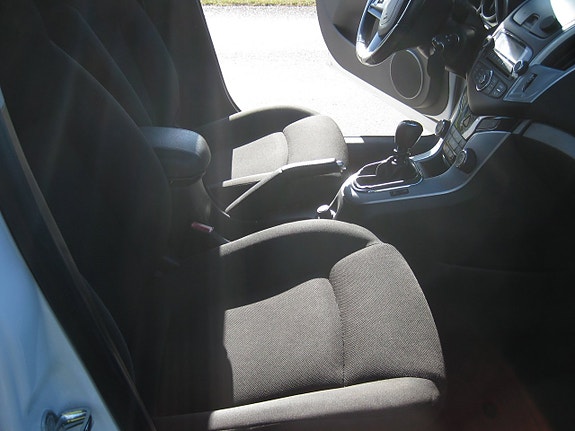 Chevrolet Cruze 10 of 14