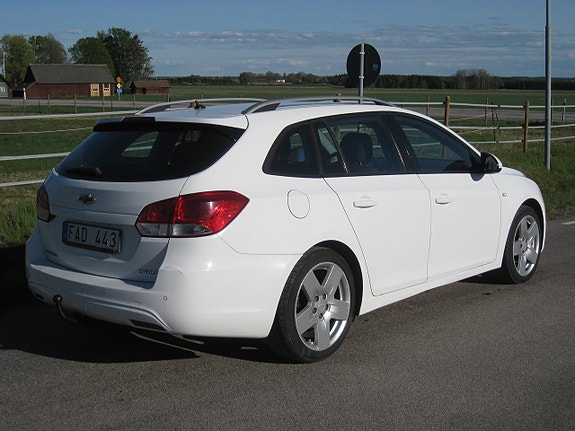 Chevrolet Cruze 3 of 5