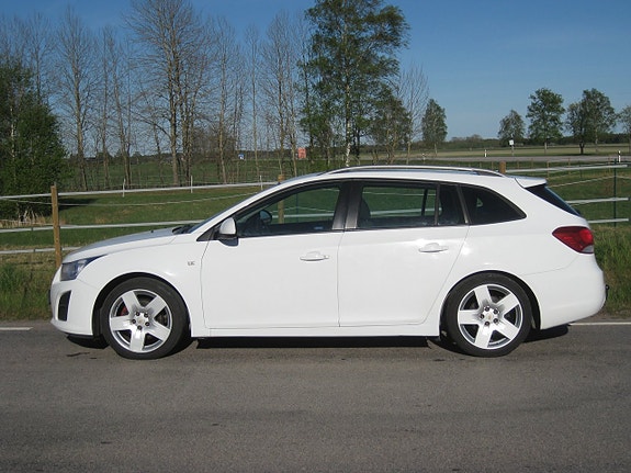 Chevrolet Cruze 5 of 14